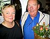Elisabeth Paulin och PH Andersson var några av de många som hade med sig blommor.