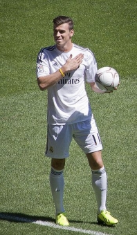 Real Madrids nyförvärv denan säsong Gareth Bale avgjorde cupfinalen, fem minuter från slutet.