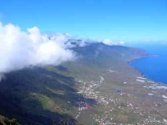 Samtliga 10 000 innevånare på El Hierro får nu sin ström från öns egna vind- och vattenkraftverk.