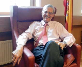 Javier Jiménez-Ugarte tillträdde som Spaniens ambassadör i Stockholm i maj 2012. Efter drygt två år på posten vill han helst av allt hinna med en destination till, innan han går i pension.