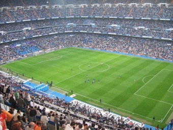 Real Madrid har identifierat 17 supportrar som portförbjuds från Bernabéustadion.