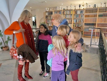 Ambassadör Cecilia Julin besökte Svenska skolan i Fuengirola, där hon bland annat åt lunch med lärare och elever. Foto: Skolan