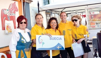 En stor mängd volontärer ställde upp för att Sverige på nytt skulle ha representation på Feria de los Pueblos, som i år hölls 29 april–3 maj. Foto: Svenska casetan