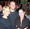 Frida, Jonas och Jessica jobbar på irländsk bar i ”Funkan”.