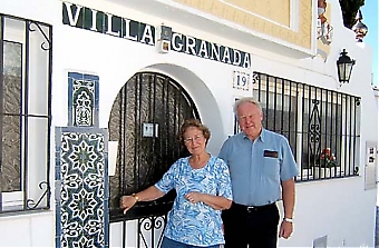 Lise och Tore Gran har öppnat sitt hem i Torreblanca för äldre som söker sällskap och trygghet.