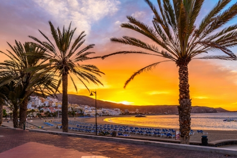 Tenerife är från och med 5 december den första kanarieön där det införs utegångsförbud nattetid.