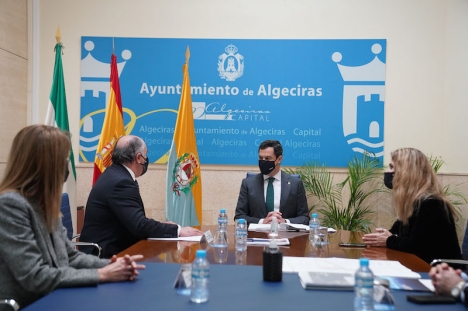 Juanma Moreno förespår begränsad rörlighet inom regionen efter expertkommitténs möte på fredag. Uttalandet gjordes i samband med ett besök i Algeciras 13 januari. Foto: Junta de Andalucía