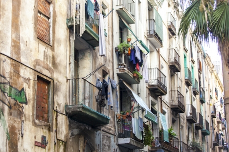 Fattigdomen ökar i Spanien. Som en tillfällig lösning har regeringen förbjudit vräkning av ekonomiskt sårbara familjer.