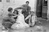 De flesta Málagabor hade aldrig sett snö mer än på film och gick man ur huse för att bygga snögubbar och kasta snöbollar. Fondo Bienvenido-Arenas. Archivo Historico Fotográfico de la Universidad de Málaga