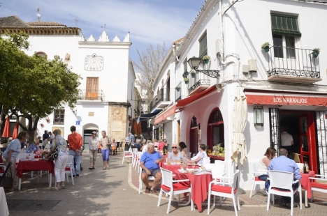 Marbellas restauranger och butiker tillåts öppna igen på lördag.