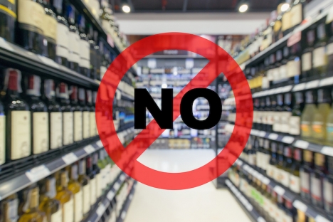 Det är sedan 6 februari förbjudet att sälja alkohol efter klockan 18 i Andalusien, men det omfattar endast drycker som innehåller minst 21 procent alkohol.