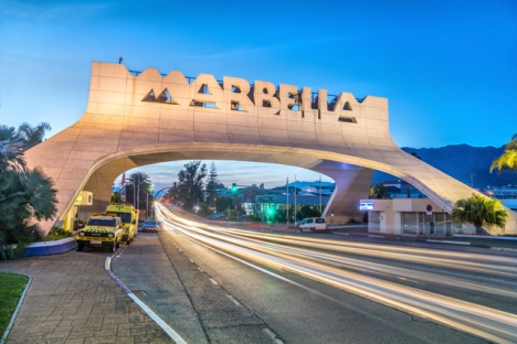 Inte än, men till helgen är det troligt att trafiken in och ut från Marbella, liksom Estepona och Manilva, åter får flöda fritt.