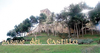 På Castillo de Sohail i Fuengirola anordnas utomhuskonserter alla fredagar under hela juli, bland annat med Paco de Lucía. I augusti anordnas dessutom en medeltidsmarknad som öppnar klockan 17 på eftermiddagen.
