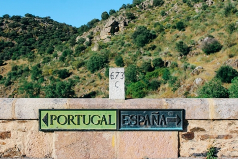 Gränsen mellan Portugal och Spanien får endast korsas vid särskilda stationer, särskilda tider och med särskilda skäl tills 6 april.