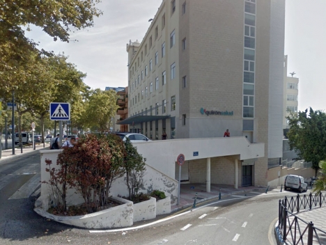 Den 43-åriga lärarinnan uppsökte privatsjukhuset Quirónsalud i Marbella endast timmar efter att hon vaccinerats. Foto: Google Maps