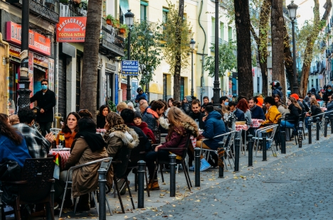De lättare restriktionerna i Madrid har lockat en större andel än normalt av de utländska turisterna till huvudstadsregionen.