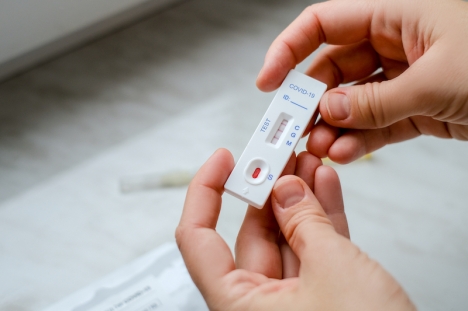 Covidtester kommer snart att säljas receptfritt på apoteken, precis som gravid-, blodsocker- och HIV-tester.