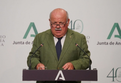 Det andalusiska hälsorådet Jesús Aguirre har informerat om regionens protokoll för vaccination av turister. Foto: Junta de Andalucía