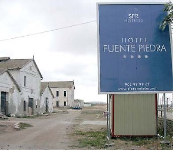 Lugnet, naturen och goda kommunikationer har redan lockat 200 britter att flytta till Fuente de Piedra. På tio års sikt beräknas invånarantalet minst ha fördubblats.