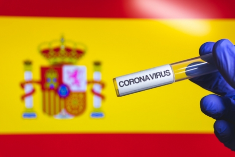Efter två och en halv månads stabil nedgång har smittfrekvensen i Spanien åter stigit något.