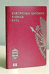 KRÅNGLIG SÄKERHET För att undvika förfalskningar blir det nu betydligt mer omständligt att förnya sitt svenska pass. Dessutom ska passet endast gälla i fem år.