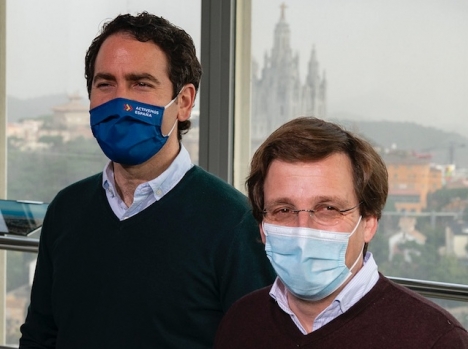 Två av de högsta PP-topparna García Egea och Martínez-Almeida meddelade 21 december att smittats av Covid-19. Foto: PP