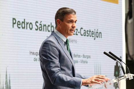 Regeringschefen Pedro Sánchez menar att bank- och energisektorn måste dela med sig av sina extraordinära vinster, som erhålls på bekostnad av konsumenterna.