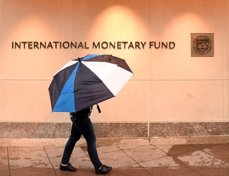 IMF spår fortsatt ostadigt ekonomiskt klimat nästa år.