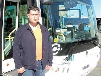 ”Jobbet som busschaufför är ett otacksamt jobb”, säger Gerardo Sánchez, som trots allt gillar sitt yrke och är en varm förespråkare för kollektivtrafiken.