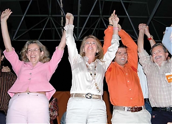 HISTORISK SEGER  Partido Popular höll undan för socialistpartiet PSOE och kommer att regera med egen majoritet, för första gången i Marbella. Tillträdande borgmästaren Ángeles Muñoz, som är gift med svenske företagaren Lars Broberg, hyllades när resultatet stod klart 27 maj.