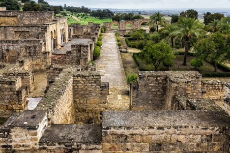 Córdobaemiratet var ett självständigt arabiskt rike på Iberiska halvön mellan 756 och 929 med Córdoba som huvudstad. Palatsstaden och kulturarvet Medina Azahara är en lämning från den tiden.