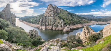 Monfragüe bjuder på ett spektakulärt landskap och deklarerades nationalpark 1979. 13 år tidigare omkom här över hundra personer i ett av dåtidens största dammbyggen i Europa.