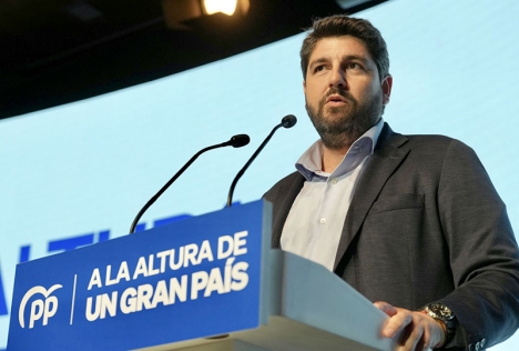 Hittillsvarande regionpresidenten i Murcia Fernando López Miras (Partido Popular) har varit tvungen att släppa in Vox i regionstyret, för att i sista stund undvika nyval. Foto: PP