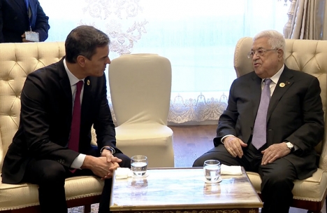 Spaniens regeringschef Pedro Sánchez höll under sammankomsten i Egypten 21 oktober ett enskilt möt med presidenten för den paletinska nationella myndigheten Mahmoud Abbas. Foto: @sanchezcastejon/X