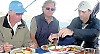 Roger Waage, Bengt-Åke Sevedag och Jyske Banks Michael Sero avnjuter en god lunch ute på havet.