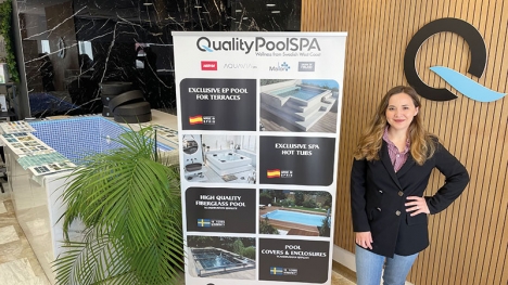 Butikschefen för Quality Pools i Calahonda (Mijas) Assel Ramazanova har fullt upp. Det är mer än tre månaders väntetid för leverans av några av deras populäraste pooler.