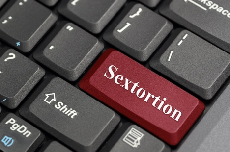 ”Sextortion” syftar på utpressning med sexuellt material på nätet.