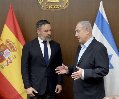 Ledaren för Vox Santiago Abascal med Israels premiärminister Benjamin Netanyahu, samma dag som Spanien erkände Palestina. Foto: @Santi_ABASCAL