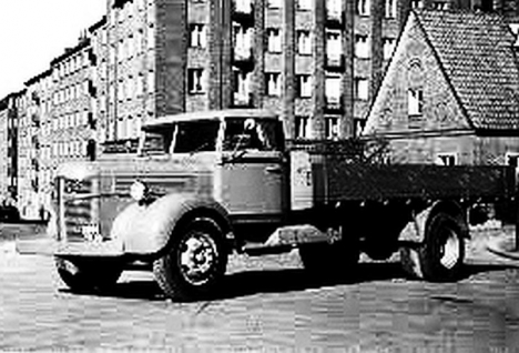 En av Bengt Sändhs många yrkeserfarenheter i ungdomen var att köra Volvo-lastbil.