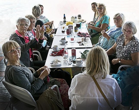 Oavsett tid på året samlas ”Sy-Junta de Andalucia” varje torsdag mellan klockan 15 och18, numera på restaurang Seven vid marknadsplatsen i Fuengirola. Foto: Bengt Sändh