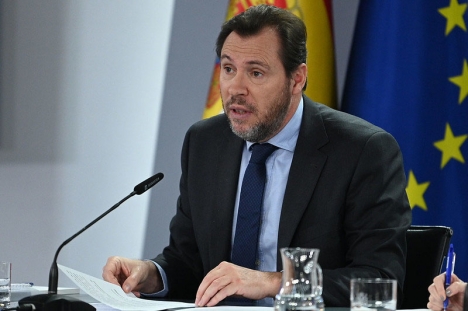 Transportministern Óscar Puente är åter i hetluften, efter att han gynnat Alicante med slopade motorvägsavgifter i tre månader.