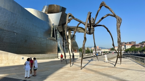 Louise Bourgeois spindelskulptur 