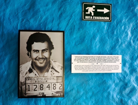 Den beryktade narkotikakungen Pablo Escobar uppges ha brukats som affischnamn för att bedraga hundratals kunder.