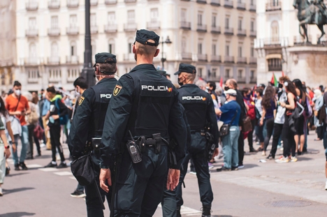 En timme efter att Interpol varskott Policía Nacional skedde tillslaget i parets bostad i Puente de Vallecas, i Madrid. (Arkivbild)