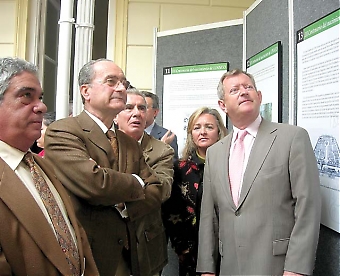 Sveriges ambassadör i Madrid, Anders Rönquist, besökte Málaga 16 januari. Tillsammans med borgmästaren Francisco de la Torre, invigde han en utställning om Carl von Linné i nyrenoverade Casa Palacio i Málagas Botaniska Trädgård. 