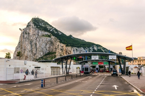 Det är lätt att glömma att det är passtvång (eller nationellt ID för spanjorer) om man vill komma in till Gibraltar.