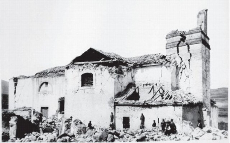 Den raserade kyrkan i Arenas del Rey, där den stora jordbävningen den 25 december 1884 hade sitt epicentrum.