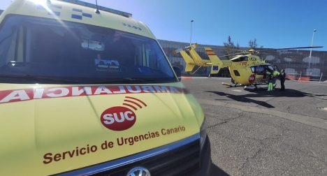 Såväl ambulans som helikopter användes för att rädda den svenske mannen och föra honom till sjukhus med livet i behåll. Foto: CECOES