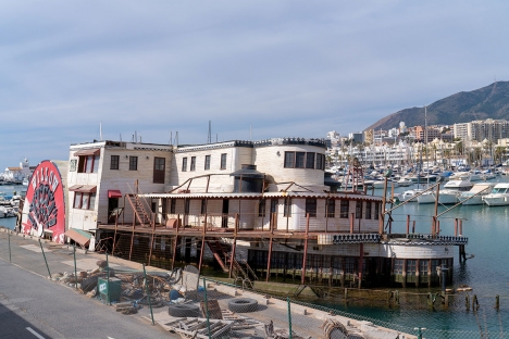 Inom en månad väntas den sjunkna mississippibåten vara ett minne blott i Puerto Marina.