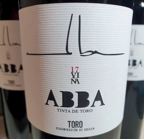 EU-myndigheten beordrar vinproducenten att ta bort namnet ABBA från sina flaskor. Foto: Bodegas Francisco Casas